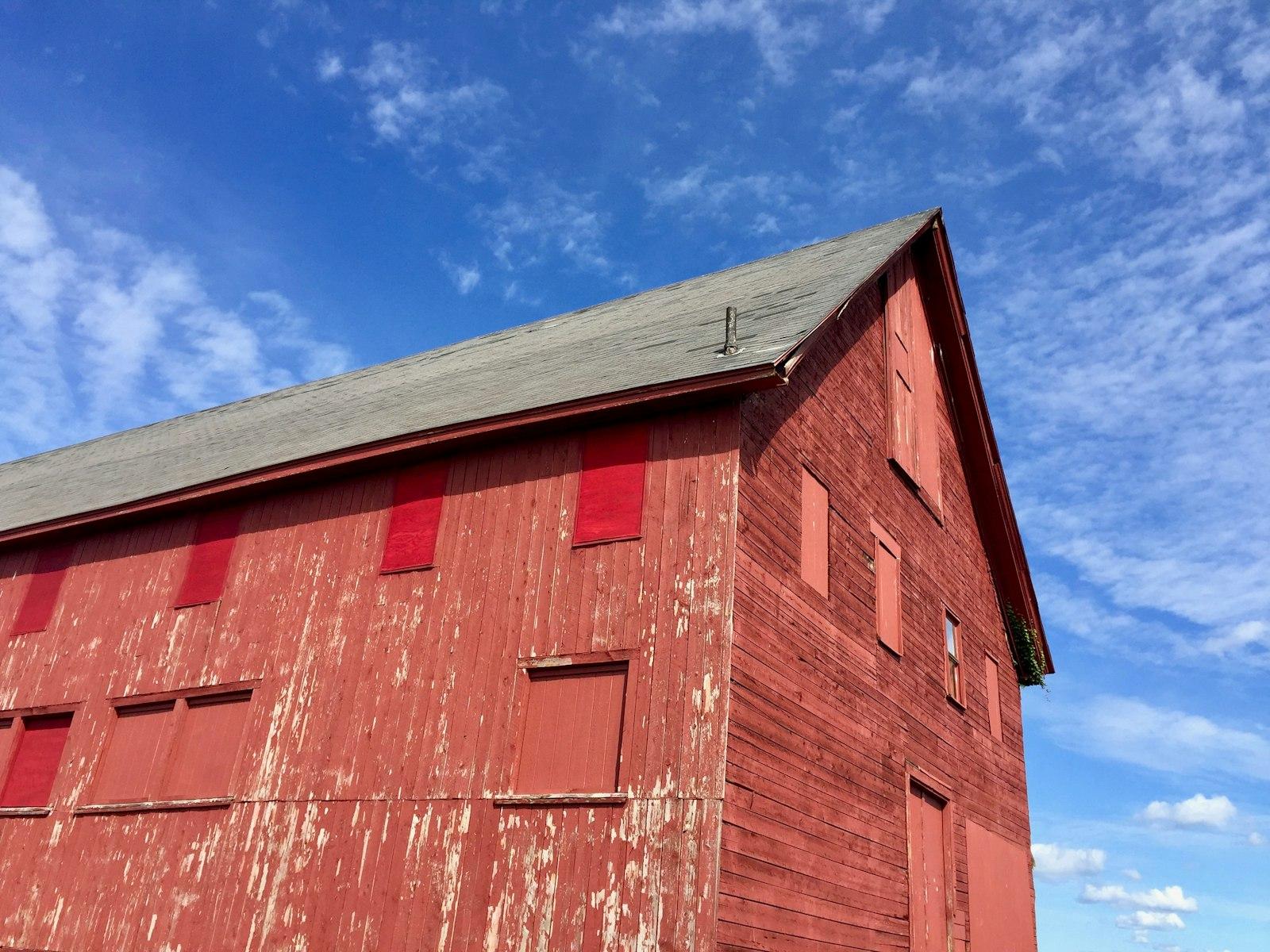 An Old Red Barn jigsaw puzzle preview