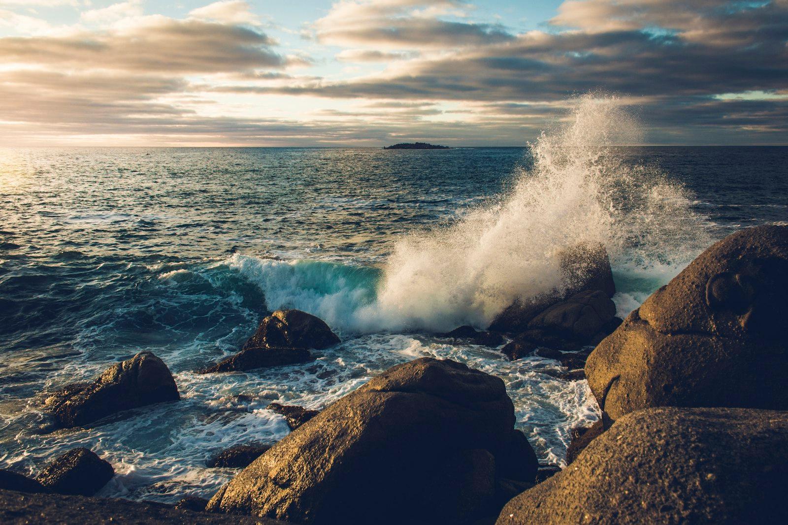 Body Of Water Flash On Rocks jigsaw puzzle preview
