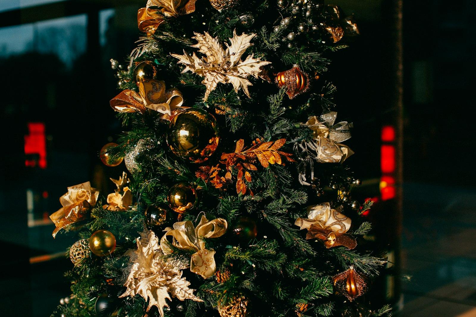 Christmas Tree With Decors jigsaw puzzle preview