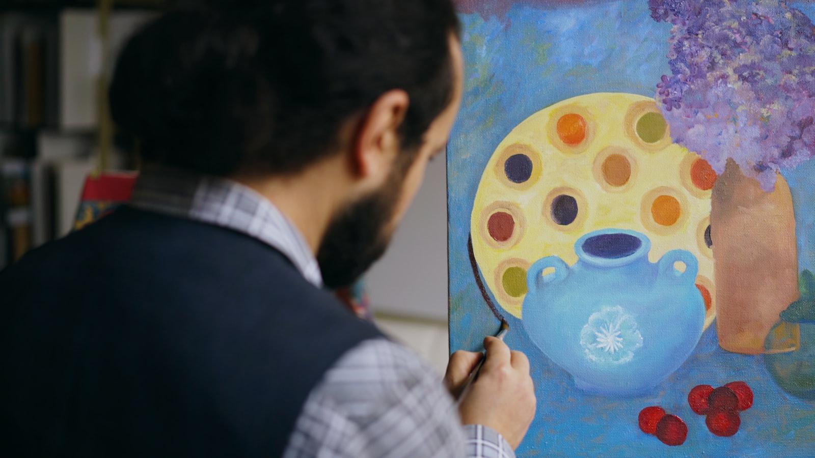 Close-Up Of Skilled Artist Man Teaching And Showin jigsaw puzzle preview