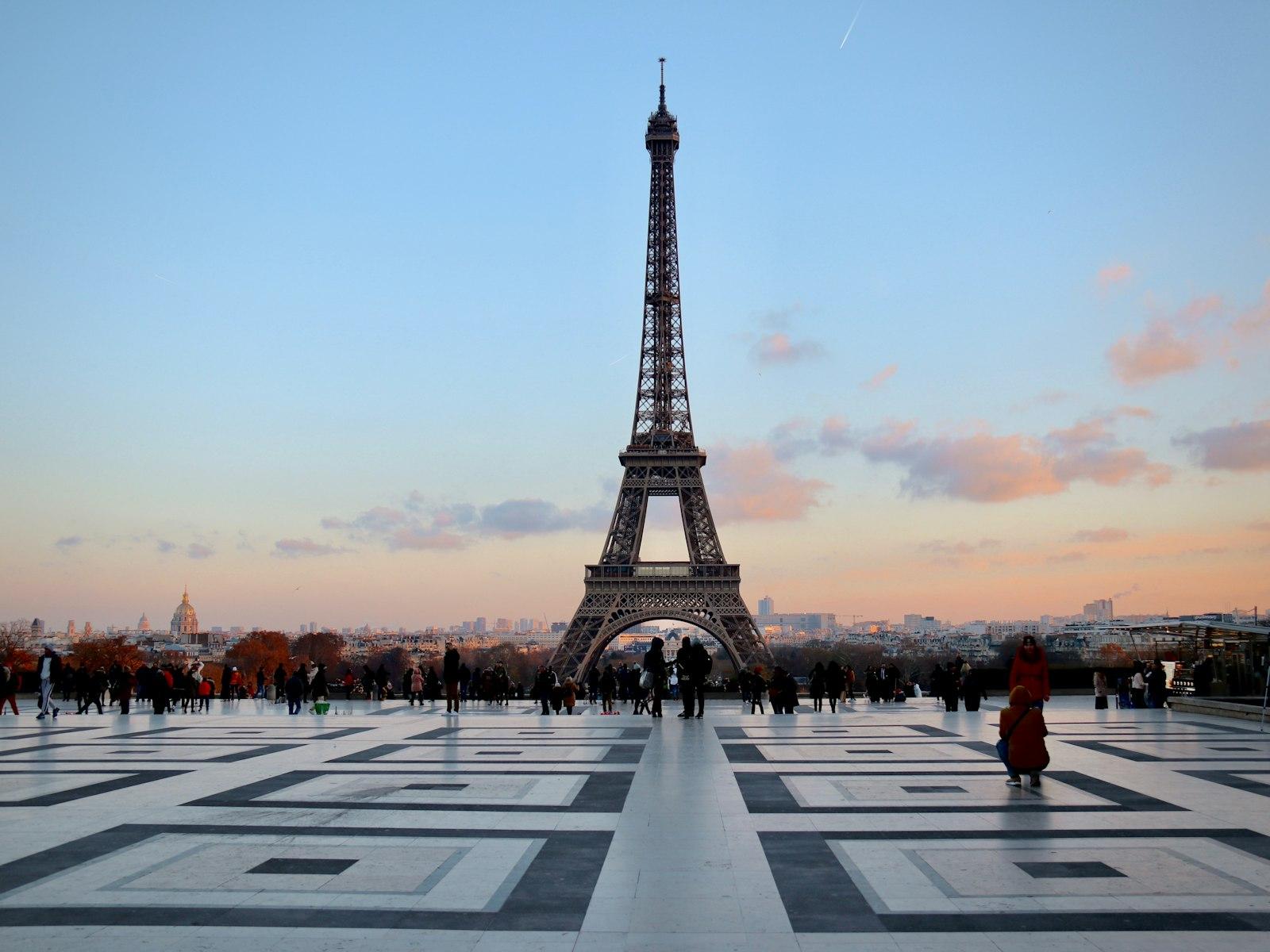 Eiffel Tower In Paris During Sunset jigsaw puzzle preview