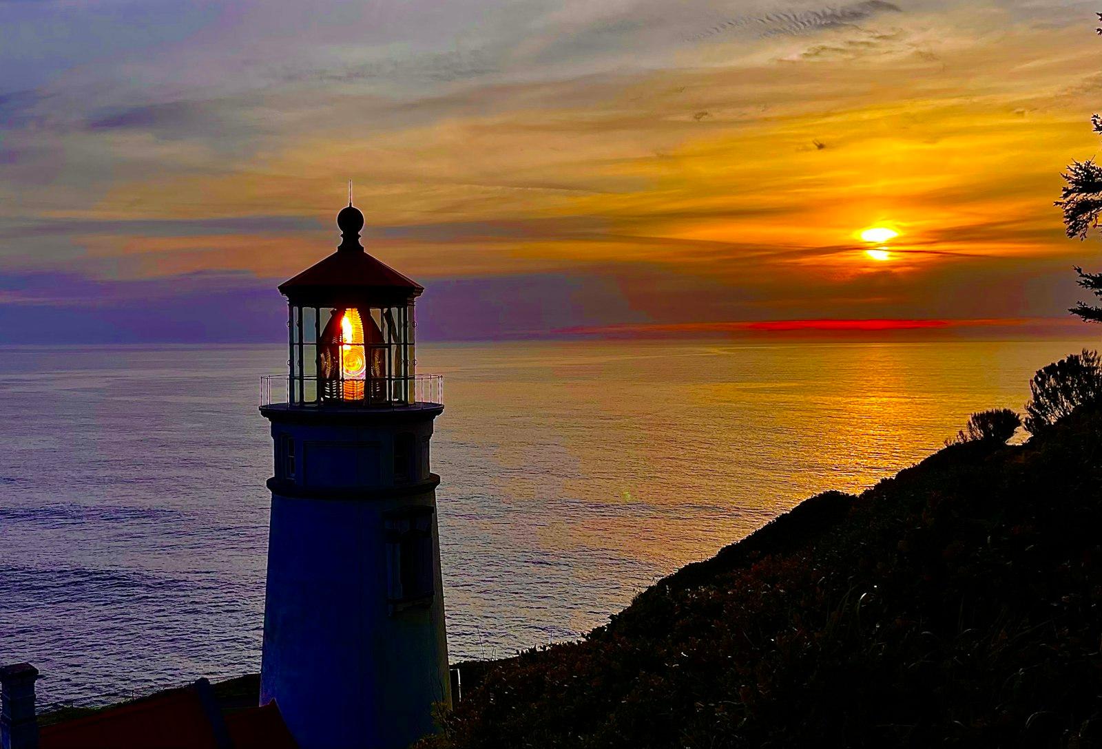 Heceta Head Lighthouse, Oregon At Sunset jigsaw puzzle preview