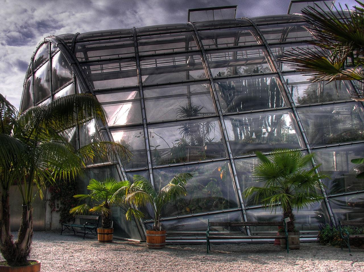 Modern Glass House jigsaw puzzle preview