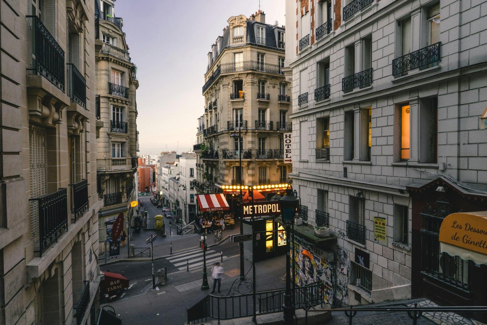 Montmartre Streets At Dusk jigsaw puzzle preview