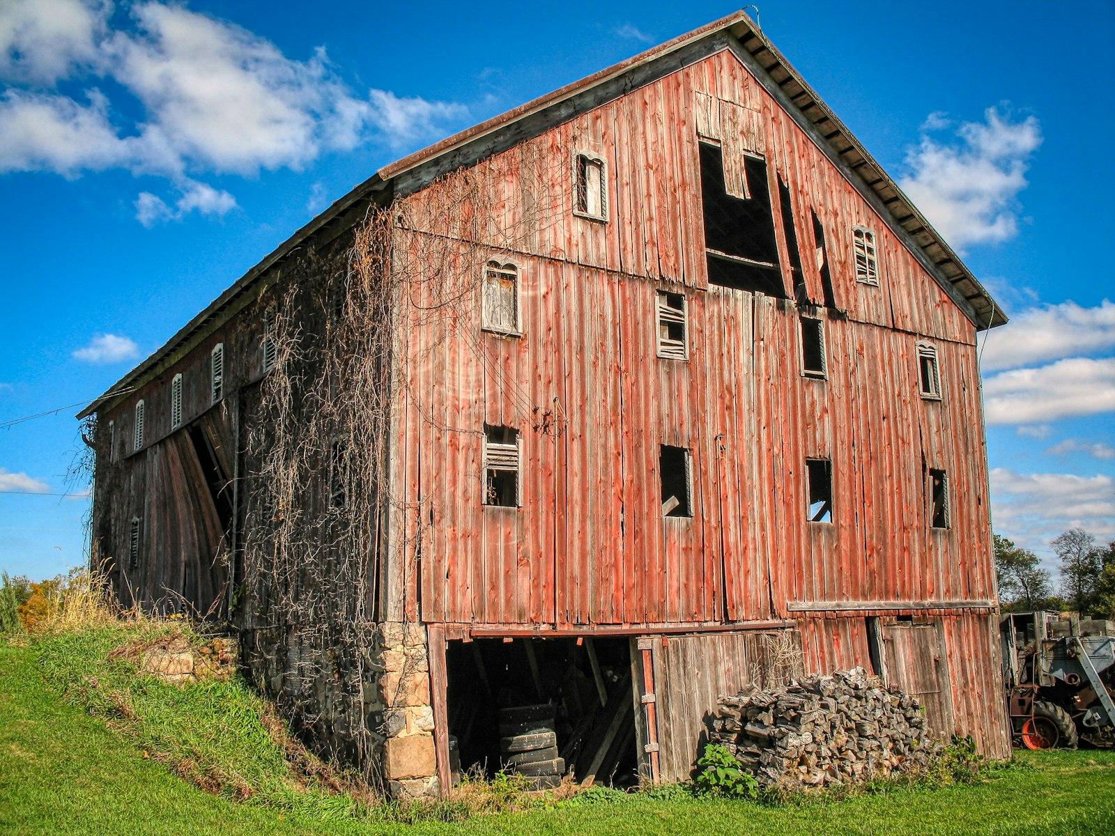 Old Rustic Barn Still Functioning In Rural Indiana jigsaw puzzle preview