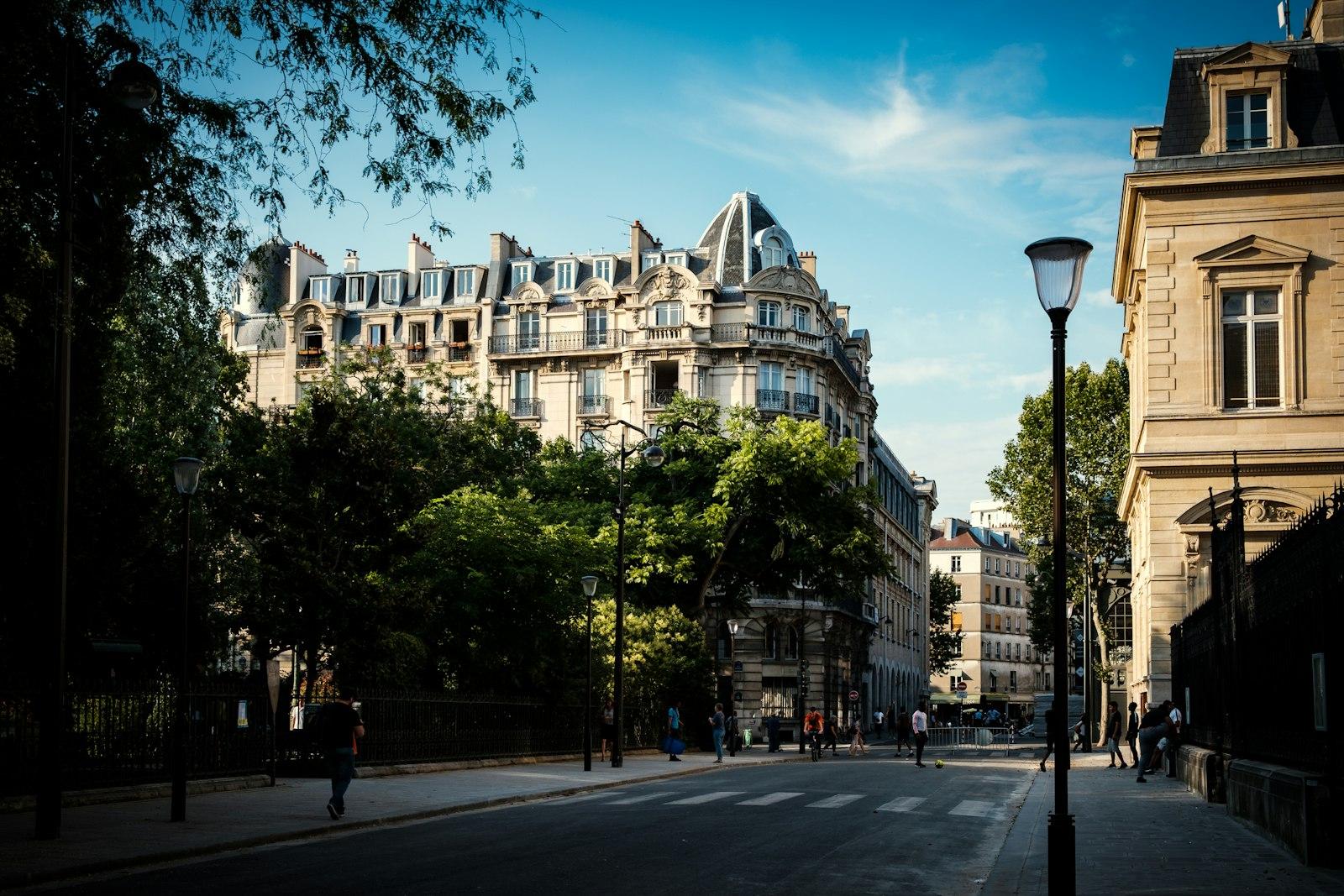 Park In The 3rd Arrondissement Of Paris jigsaw puzzle preview