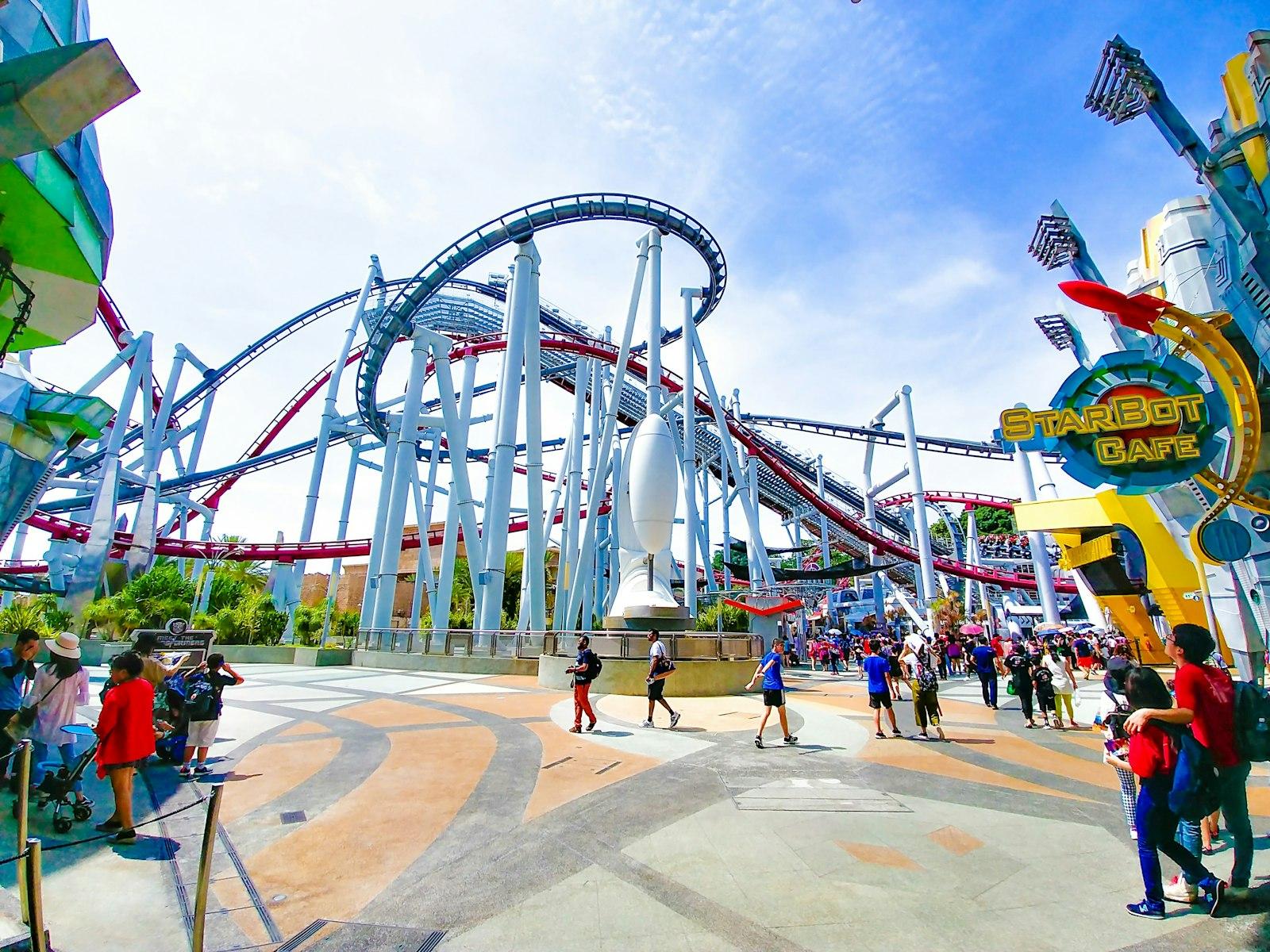 People Of Amusement Park Under Clear Blue Sky Duri jigsaw puzzle preview