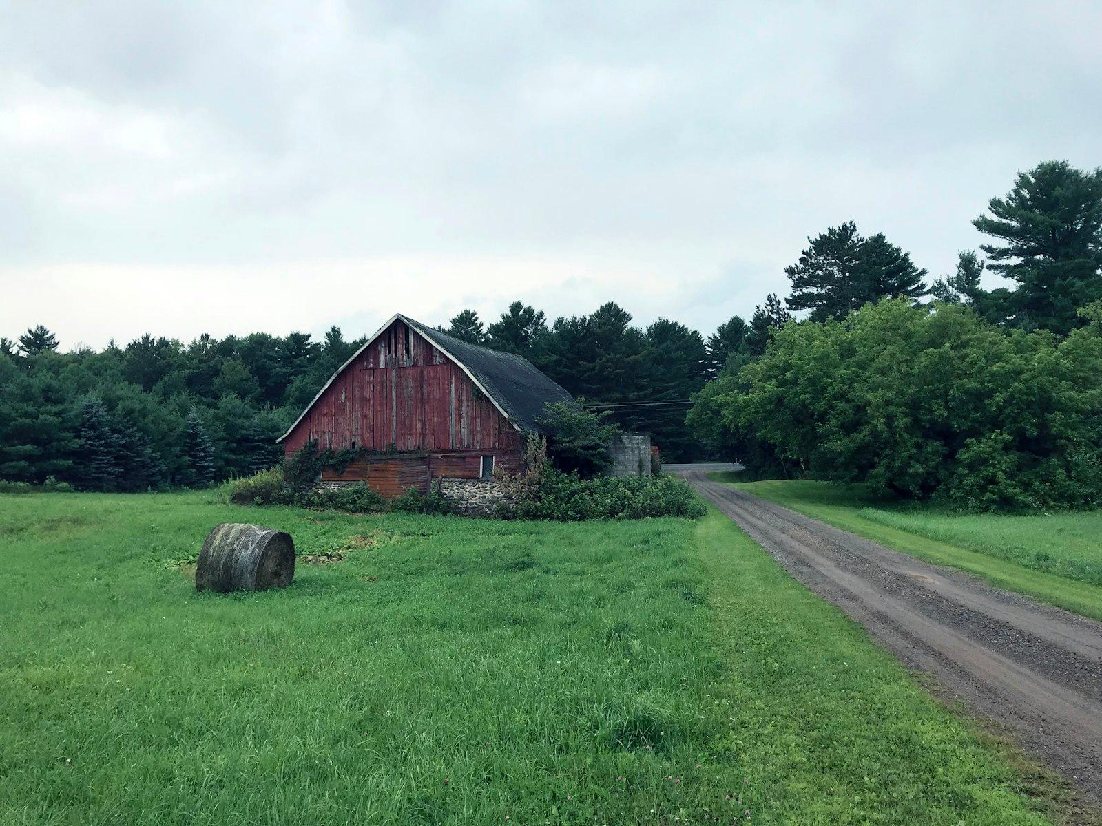 Red Wooden Barn jigsaw puzzle preview