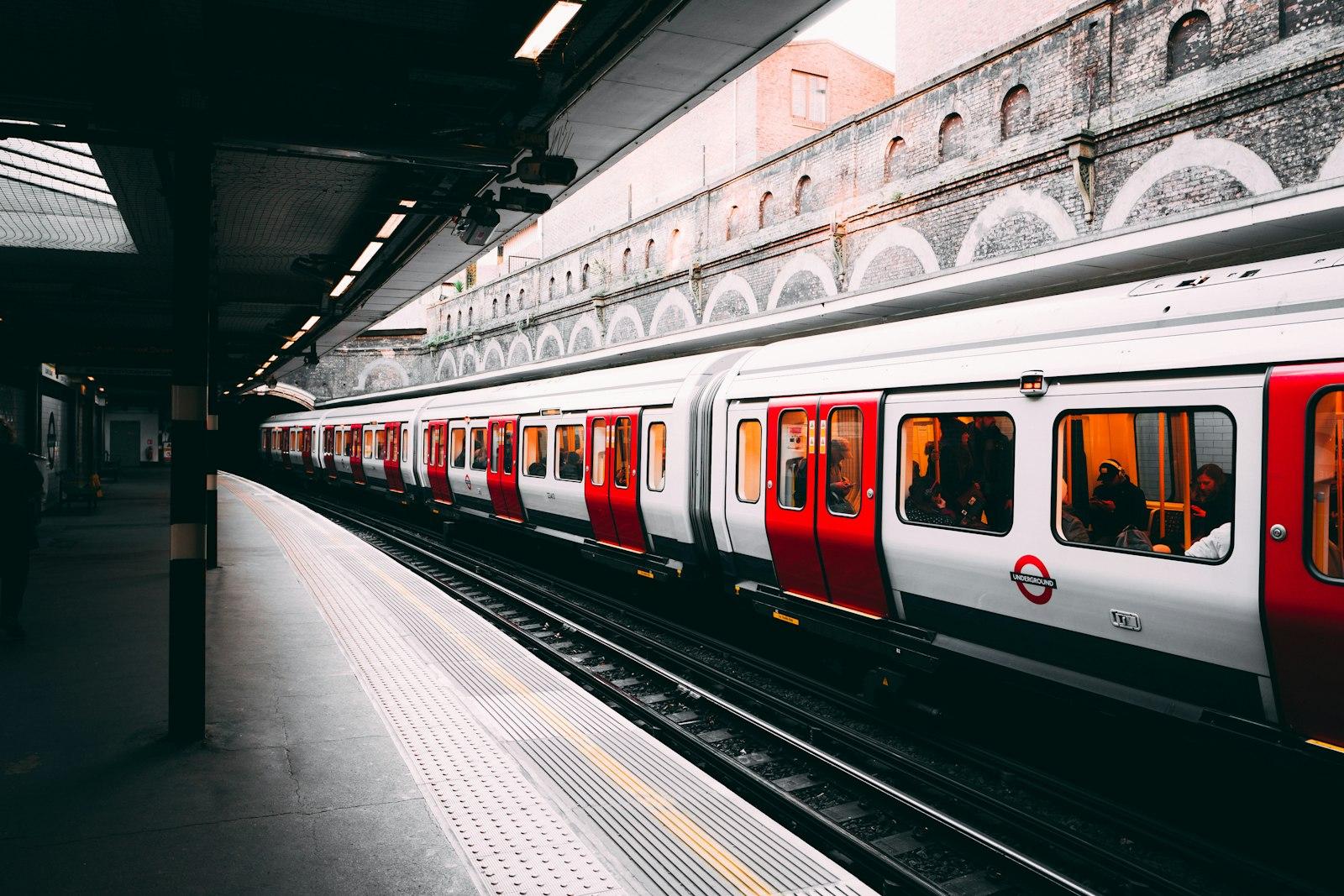 Sloane Sq Station Of London Tube, Beautiful Statio jigsaw puzzle preview