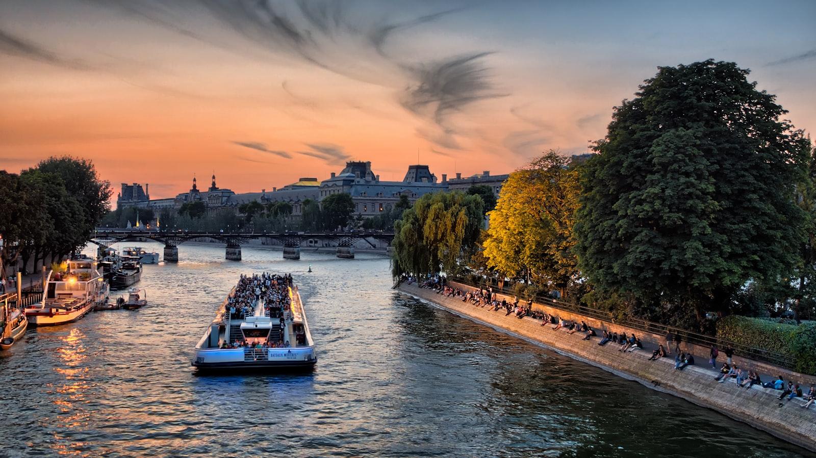 These Tour Boats Cruise Up And Down jigsaw puzzle preview