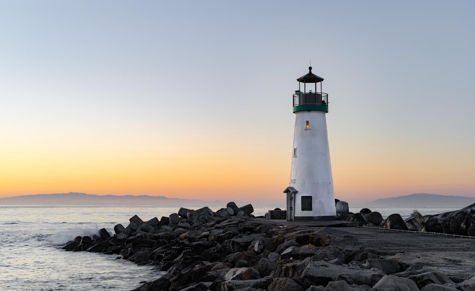 Walton Lighthouse Sunrise jigsaw puzzle preview