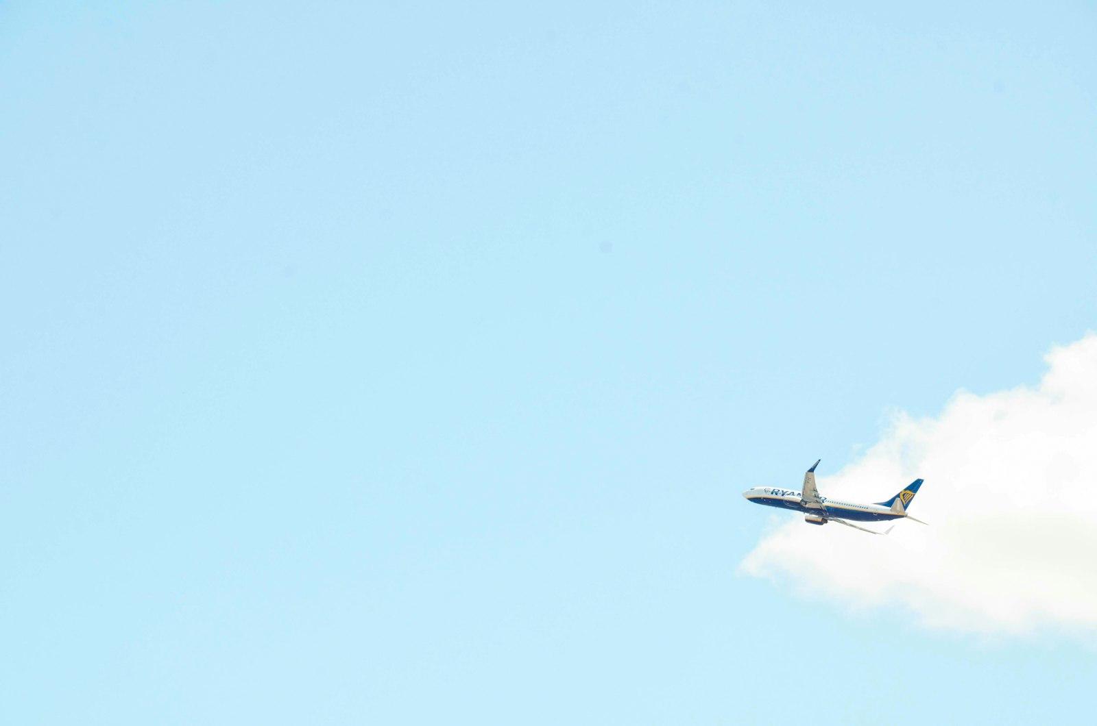 White And Blue Passenger Plane On Focus Photo jigsaw puzzle preview
