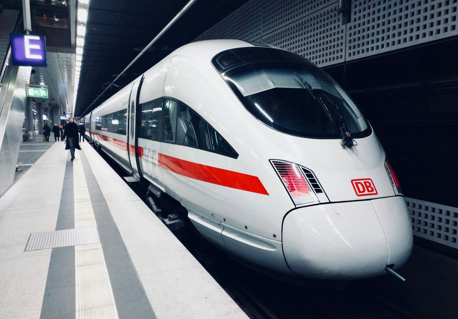 White And Red DB Train Subway jigsaw puzzle preview
